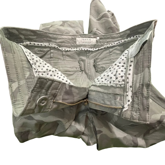 Torrid camouflage pants size 12 - Picture 6 of 15